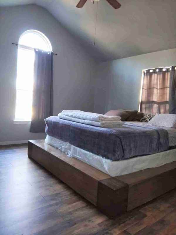 712 W 9th St - Photo 2 of 16