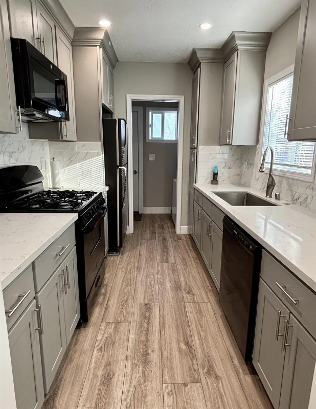 1155 Maple St - Photo 3 of 9