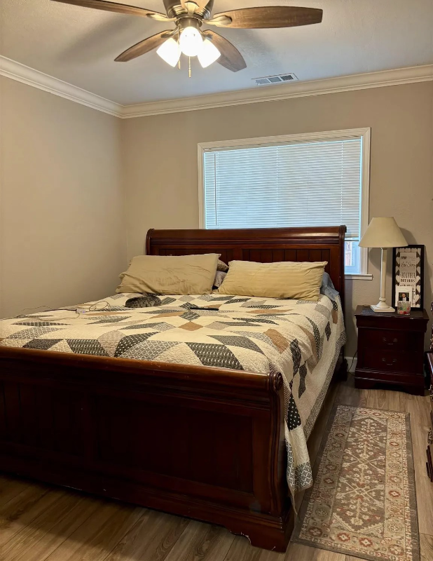 1155 Maple St - Photo 4 of 9