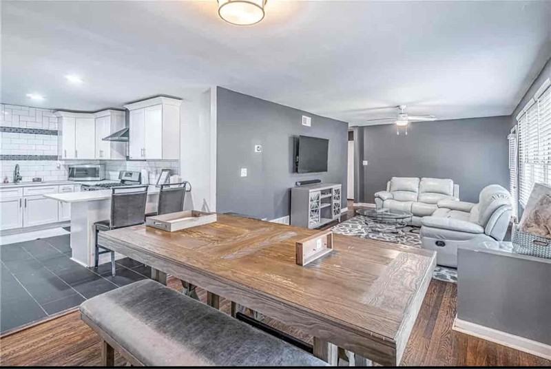 2456 Harwood Dr - Photo 3 of 15