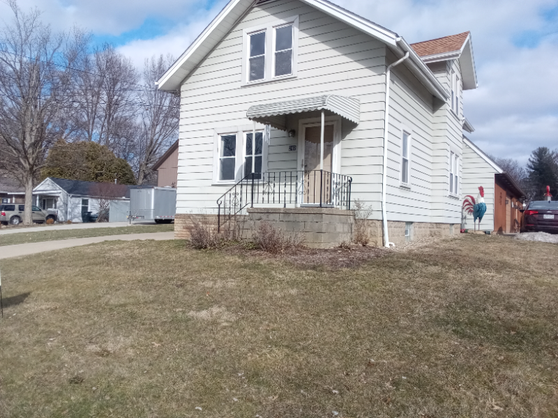 247 Stratford Ave - Photo 2 of 17