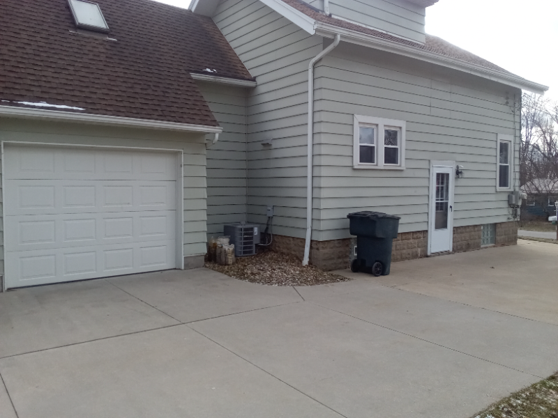 247 Stratford Ave - Photo 3 of 17