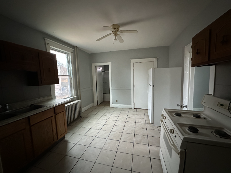 1014 Kenwood St #1 - Photo 4 of 7