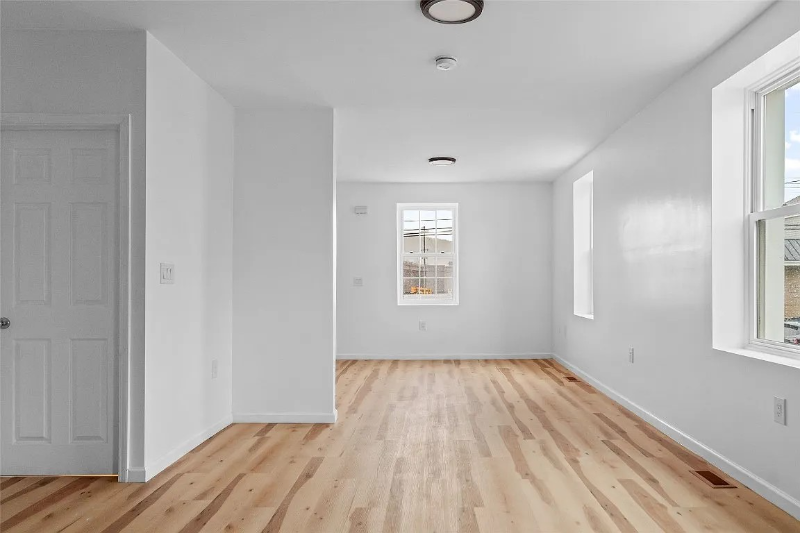 121 Eldredge St #1L - Photo 3 of 17