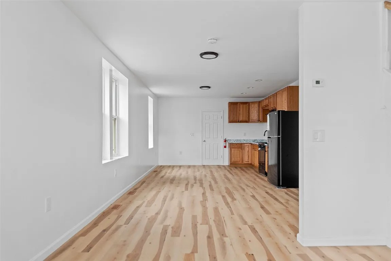 121 Eldredge St #1L - Photo 4 of 17