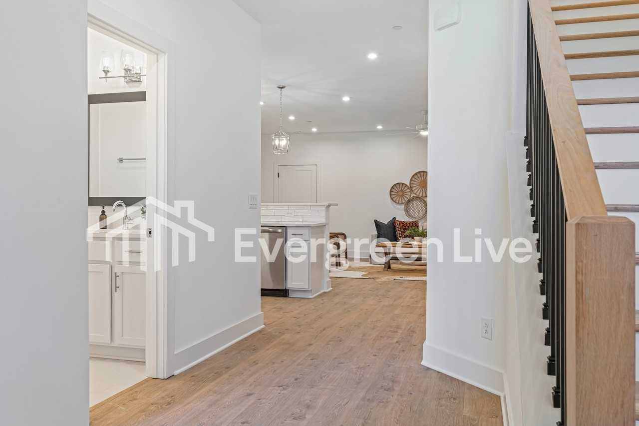 170 Leggo Ave - Photo 6 of 48