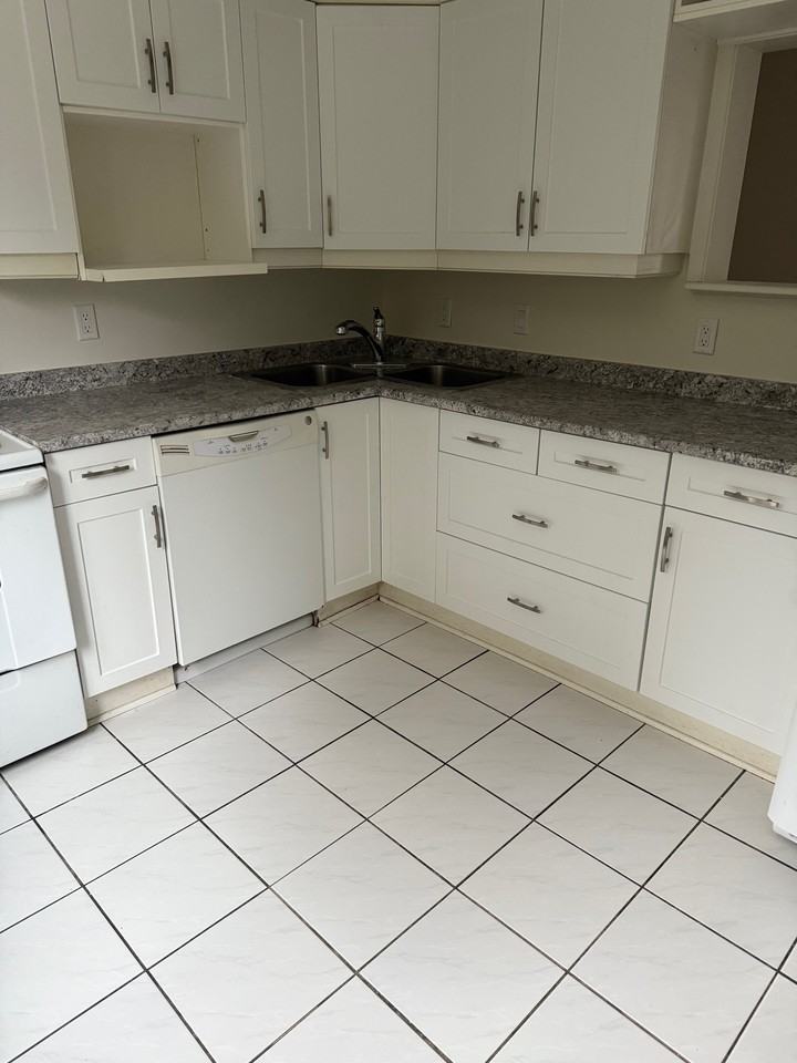 1953 Greenway Park - Photo 2 of 7