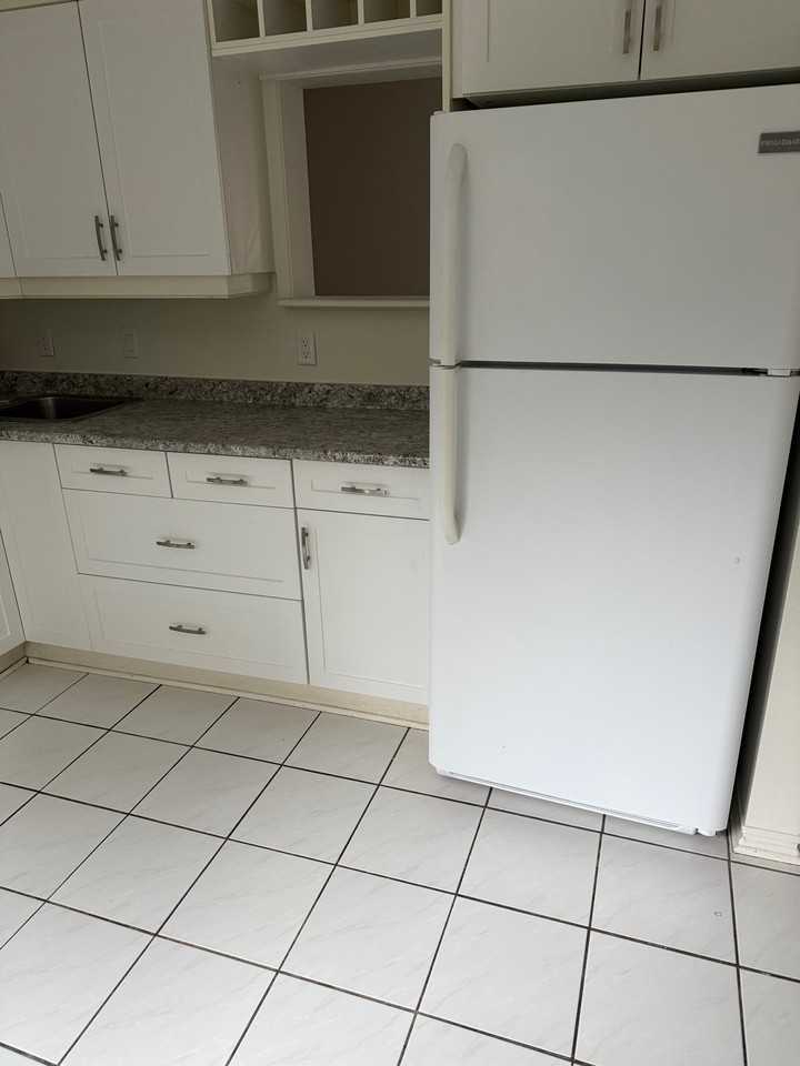 1953 Greenway Park - Photo 3 of 7