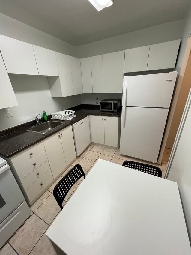 140 Carlton Street #1405 - Photo 2 of 8