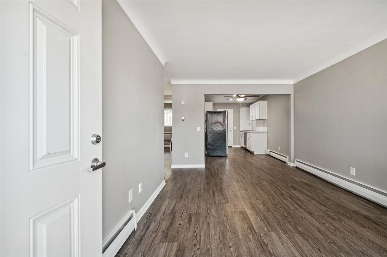 4101 Harvest Ln - Photo 2 of 15