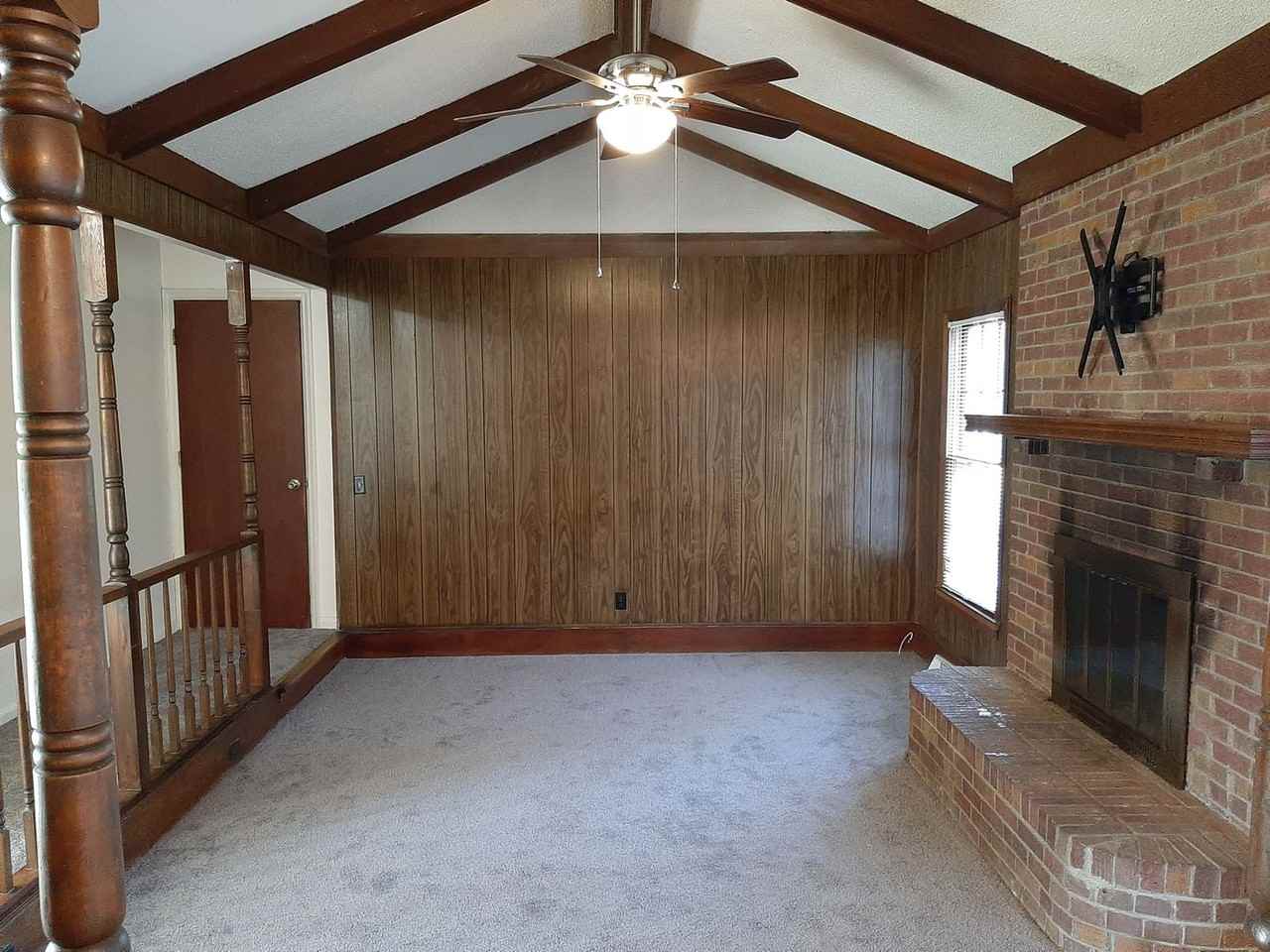 345 Salem Dr - Photo 3 of 7