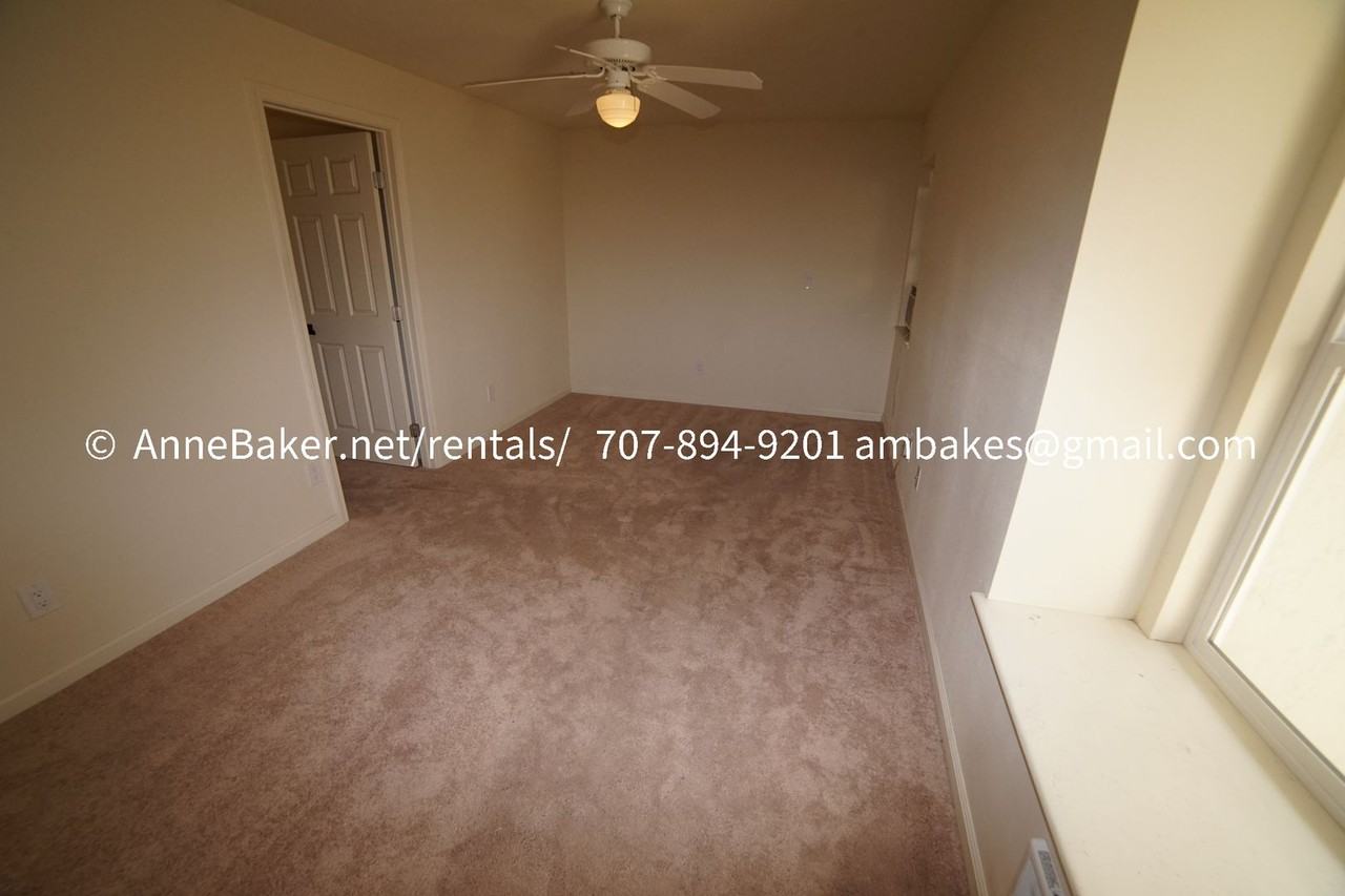 402 N Cloverdale Blvd #D - Photo 5 of 16