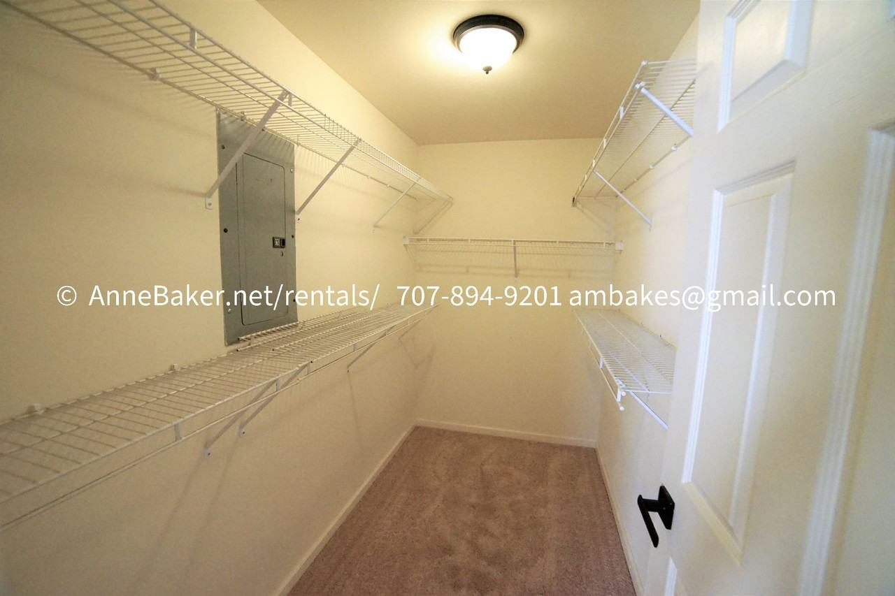 402 N Cloverdale Blvd #D - Photo 7 of 16