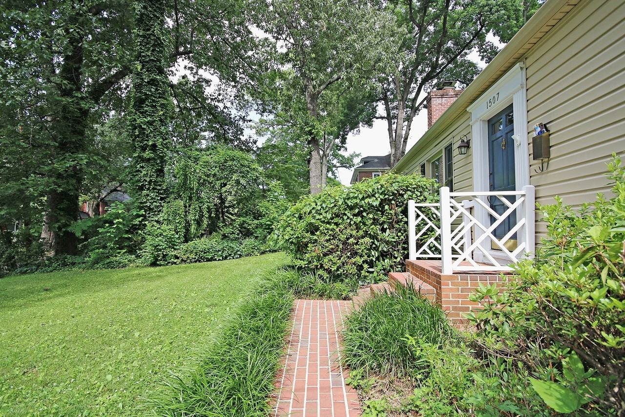 1507 Oxford Rd - Photo 3 of 27