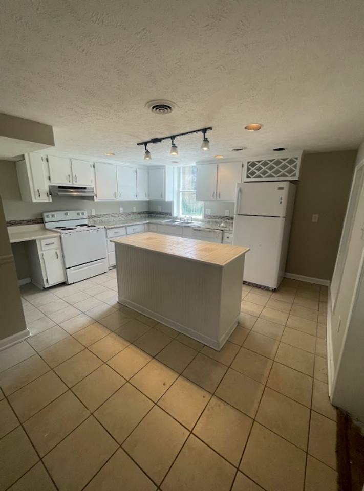 34 E Water St - Photo 3 of 8