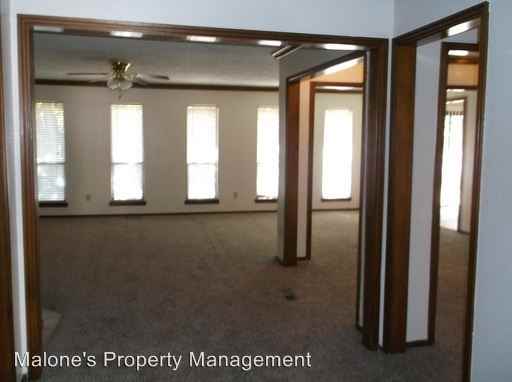 8308 NW 112th St - Photo 2 of 16