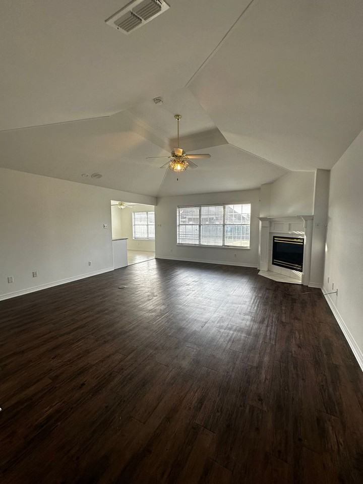 3800 Fernridge Dr - Photo 2 of 16