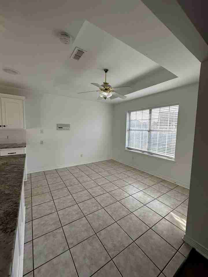 3800 Fernridge Dr - Photo 5 of 16