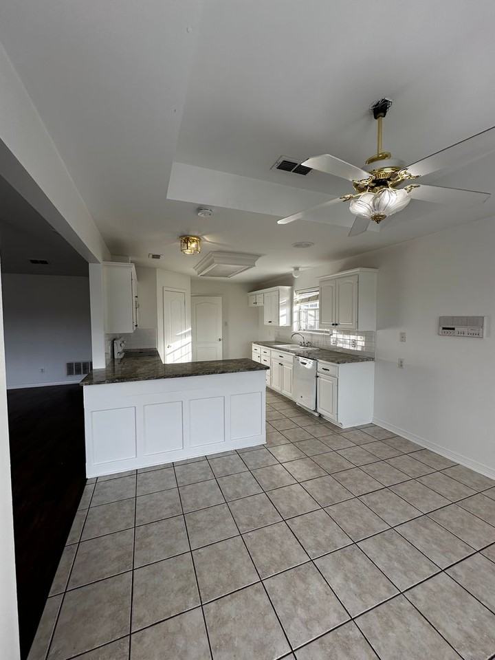 3800 Fernridge Dr - Photo 6 of 16
