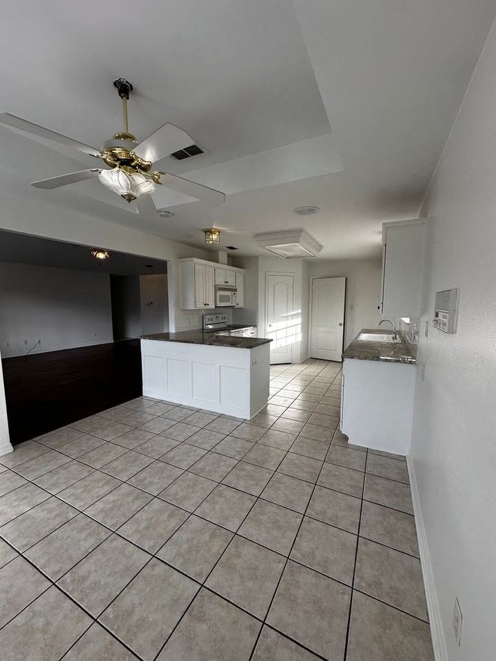 3800 Fernridge Dr - Photo 7 of 16