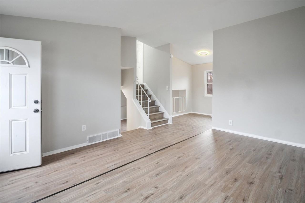 6699 Deer Ct - Photo 3 of 24