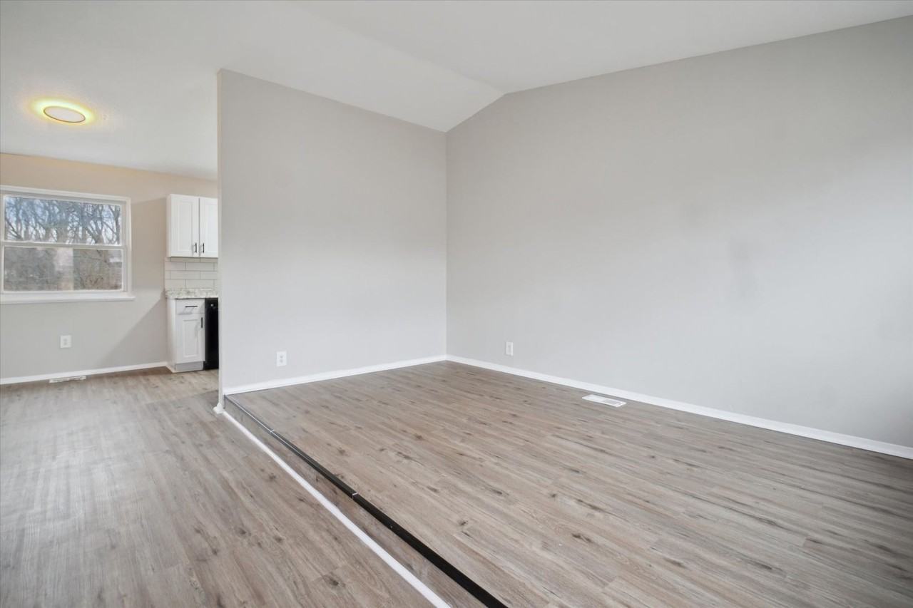 6699 Deer Ct - Photo 4 of 24