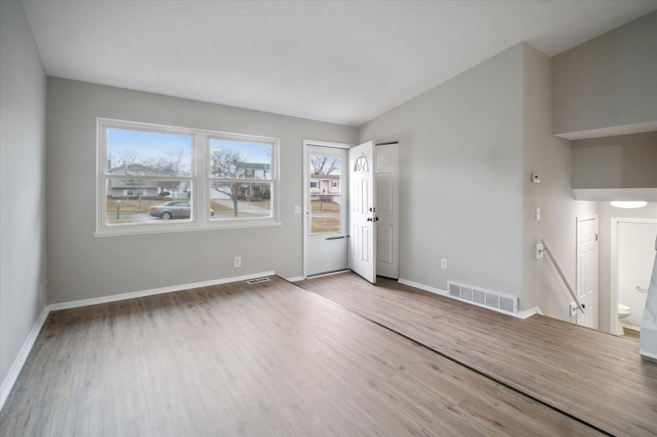 6699 Deer Ct - Photo 5 of 24