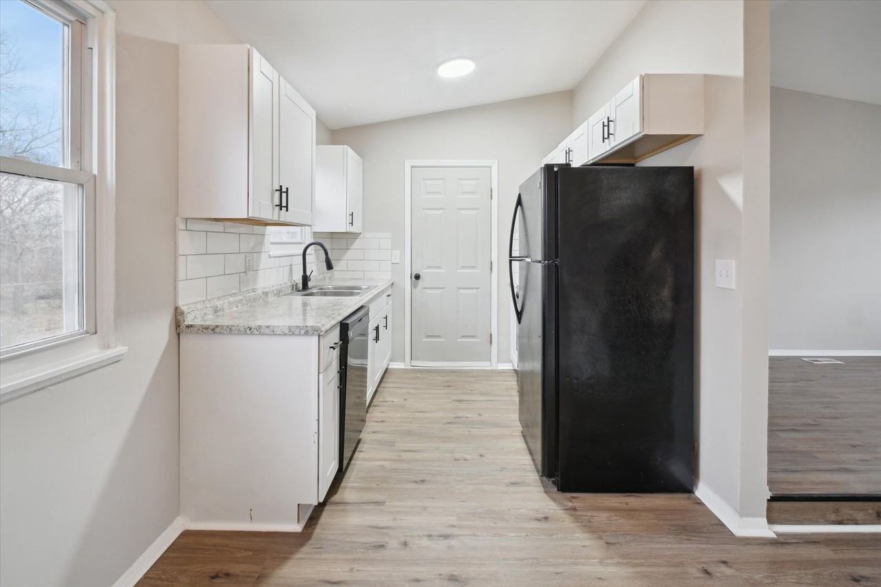 6699 Deer Ct - Photo 6 of 24