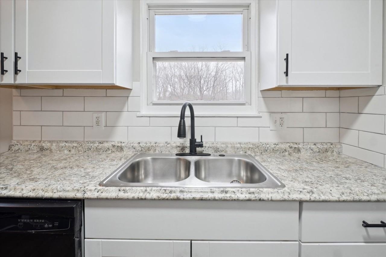 6699 Deer Ct - Photo 7 of 24