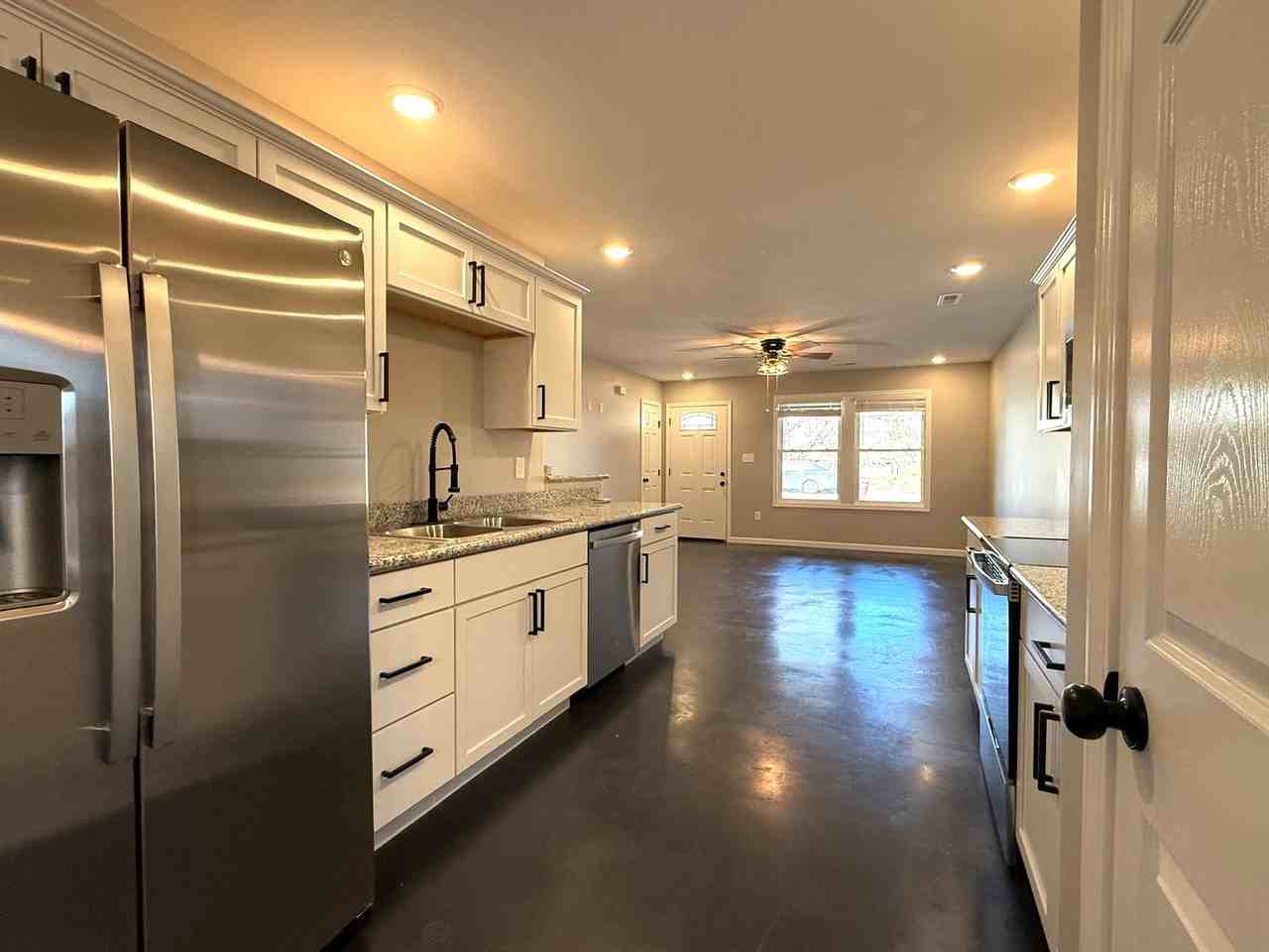 1311 Se Lott St - Photo 2 of 11