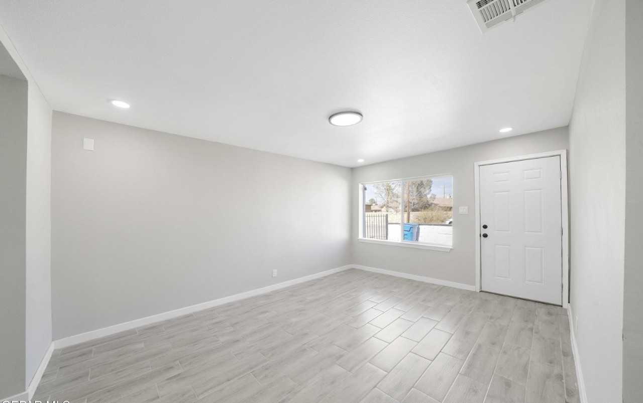 10752 Mellward Rd #A - Photo 2 of 8