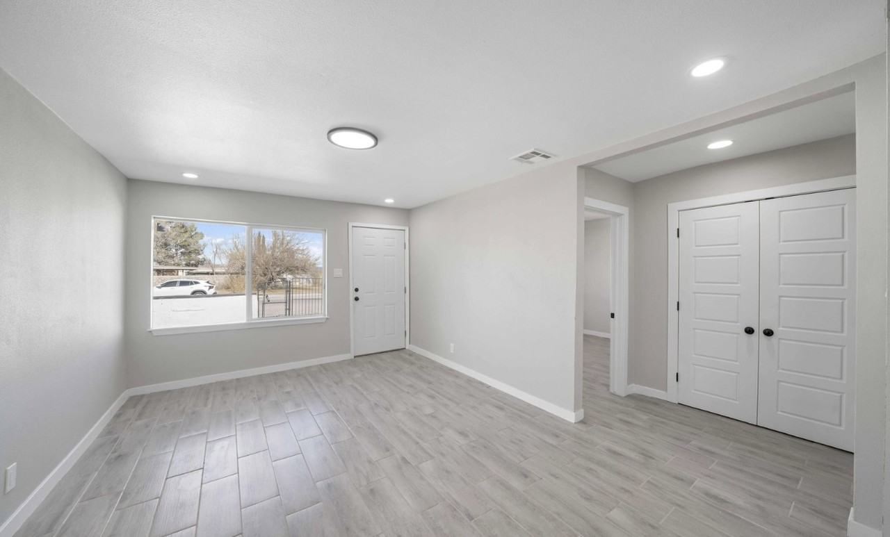 10752 Mellward Rd #A - Photo 3 of 8