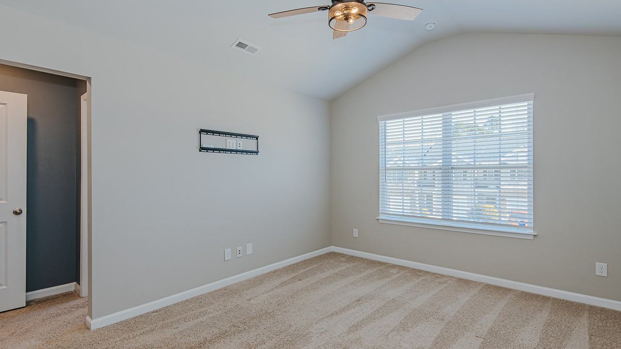 1253 Adrian Ct - Photo 7 of 19