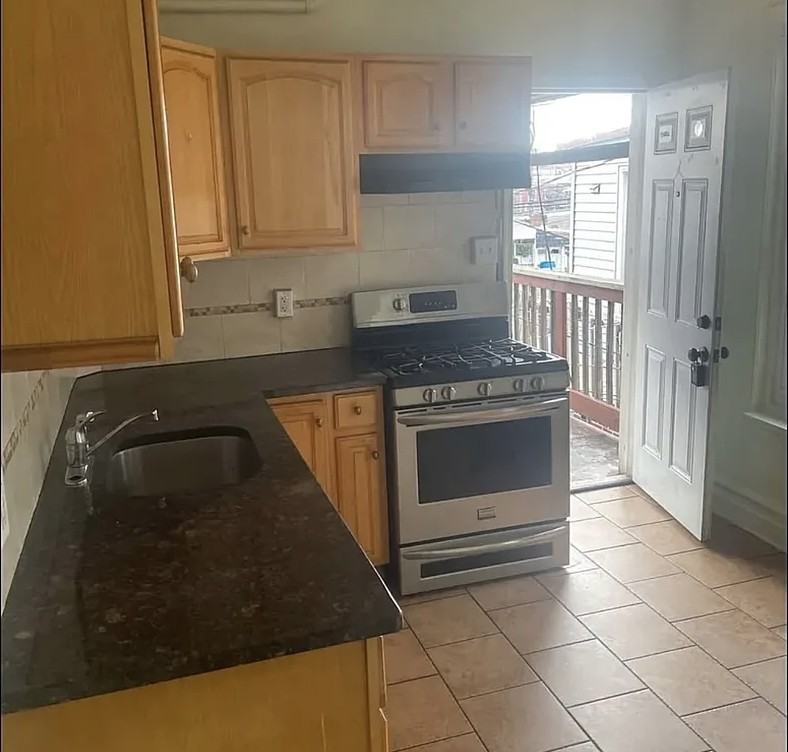 1106 W Tilghman St #2ndFL - Photo 2 of 4