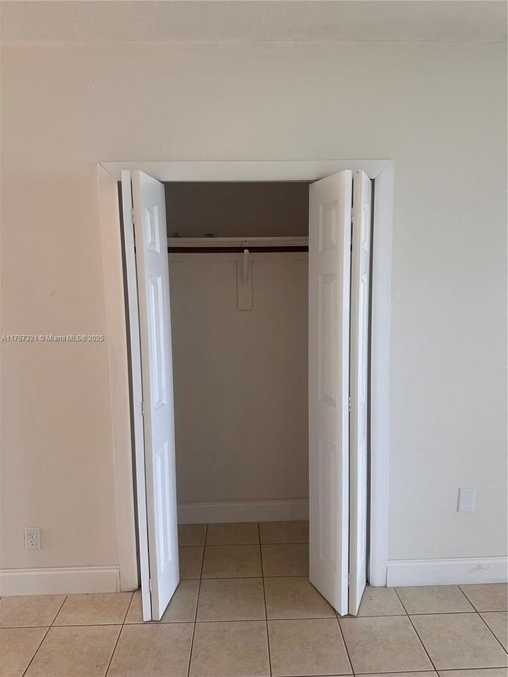 19001 Ne 2nd Ave #1404 - Photo 6 of 8