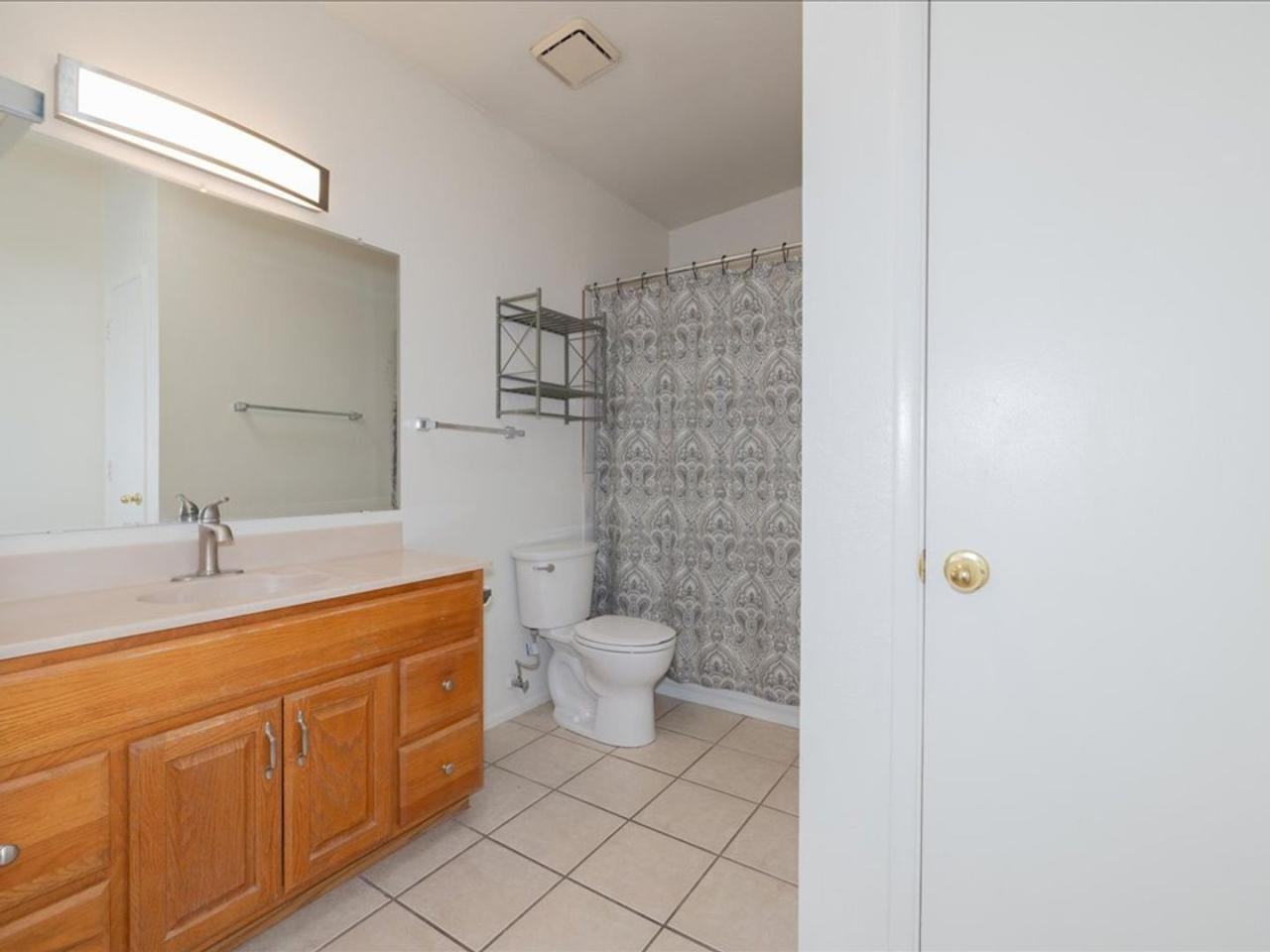 2552 East Sequoyah - Photo 2 of 5