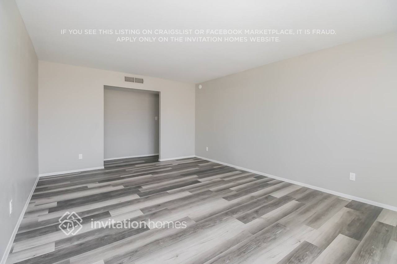 1242 E Bishop Dr - Photo 3 of 16