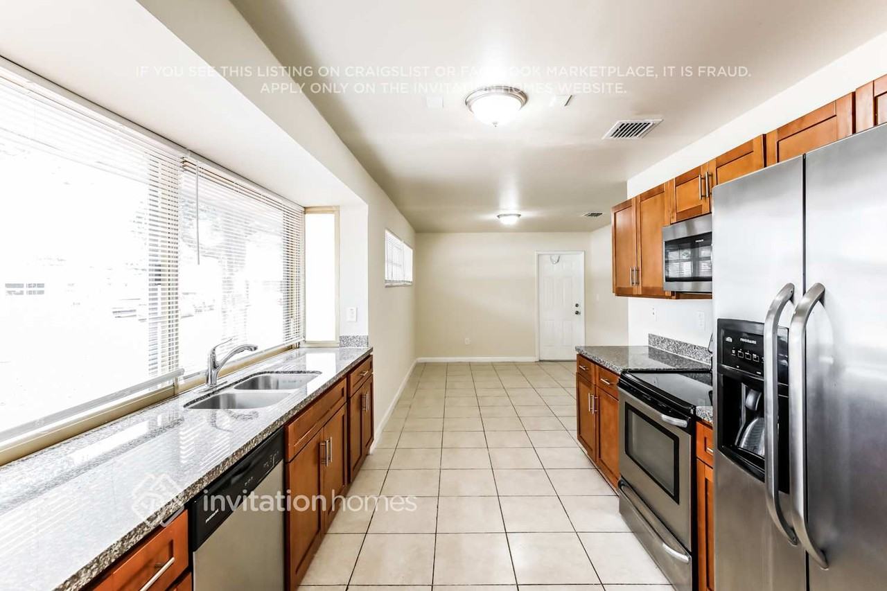 4641 Nw 7th Dr - Photo 6 of 17