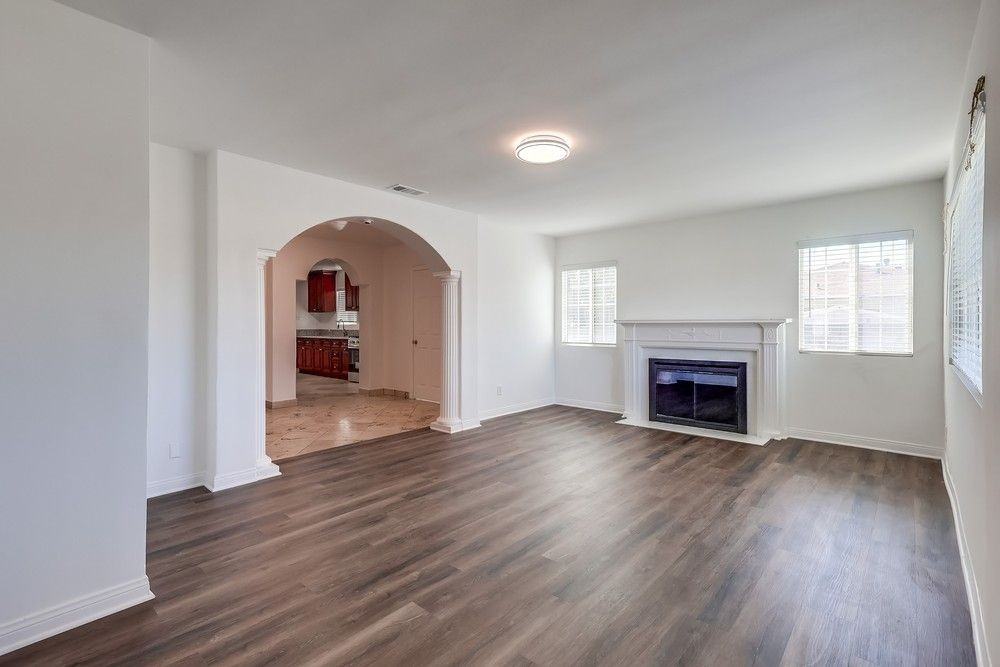 9995 Mills Ave - Photo 2 of 11