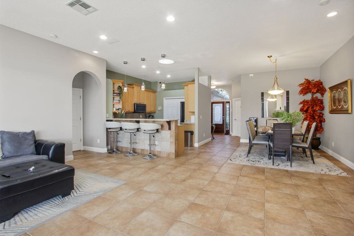 1120 Linkside Ct - Photo 3 of 19