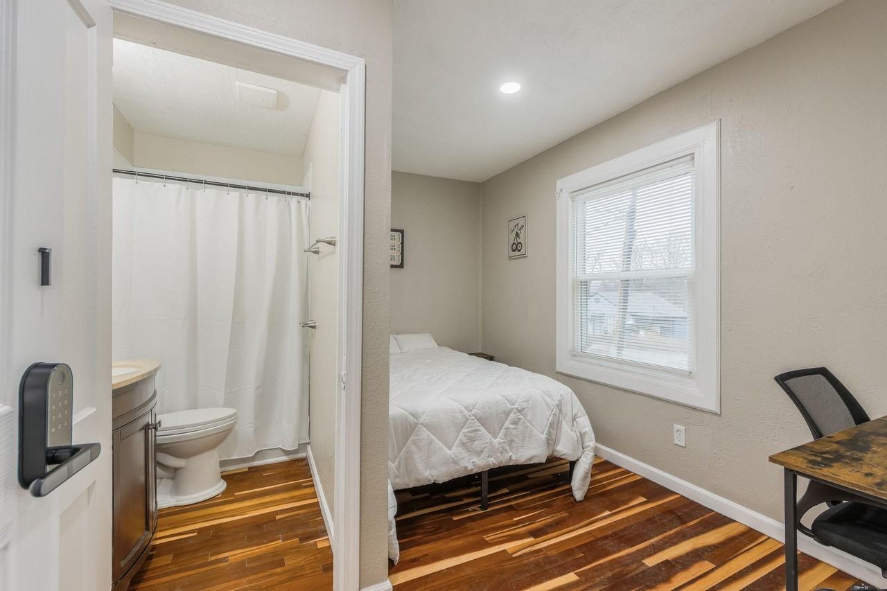 E 13th St S - Photo 6 of 10