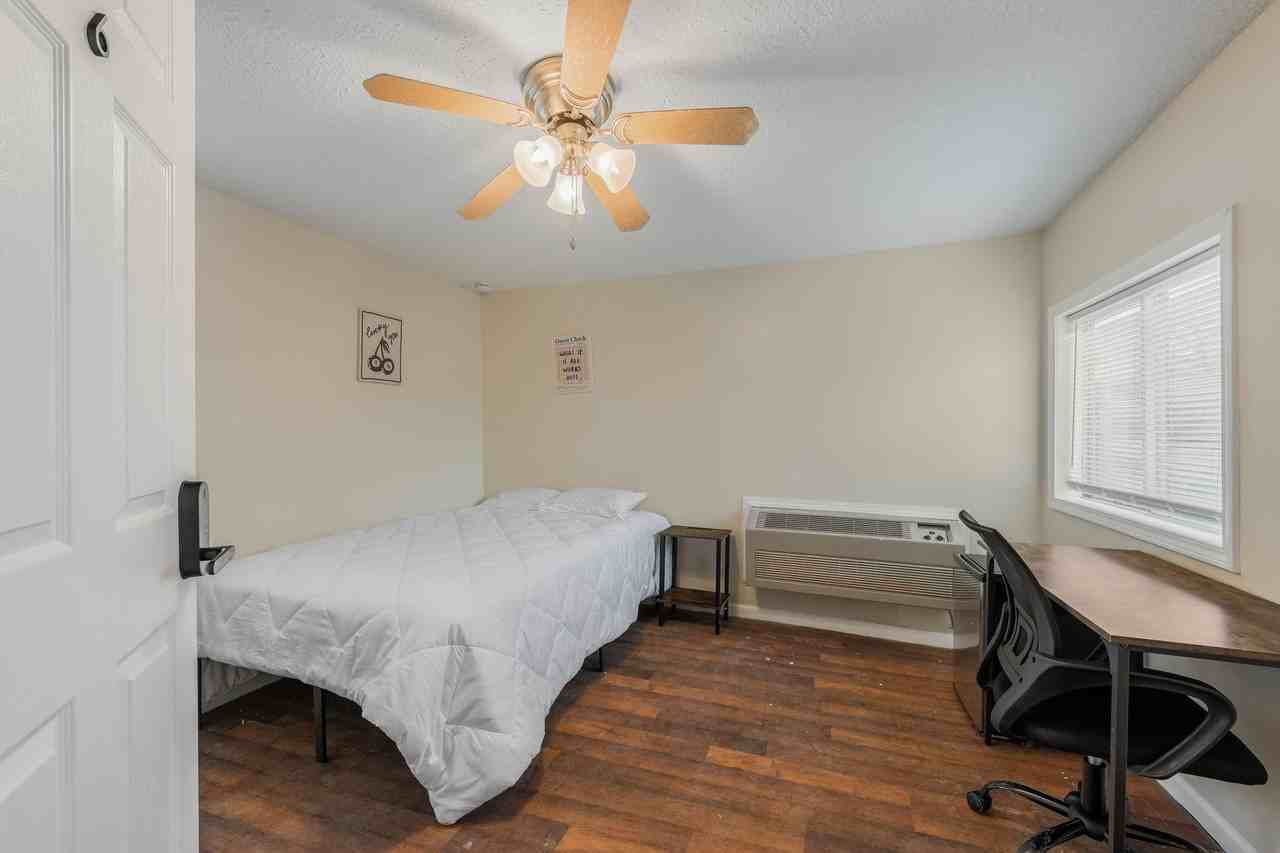 E 13th St S - Photo 7 of 9