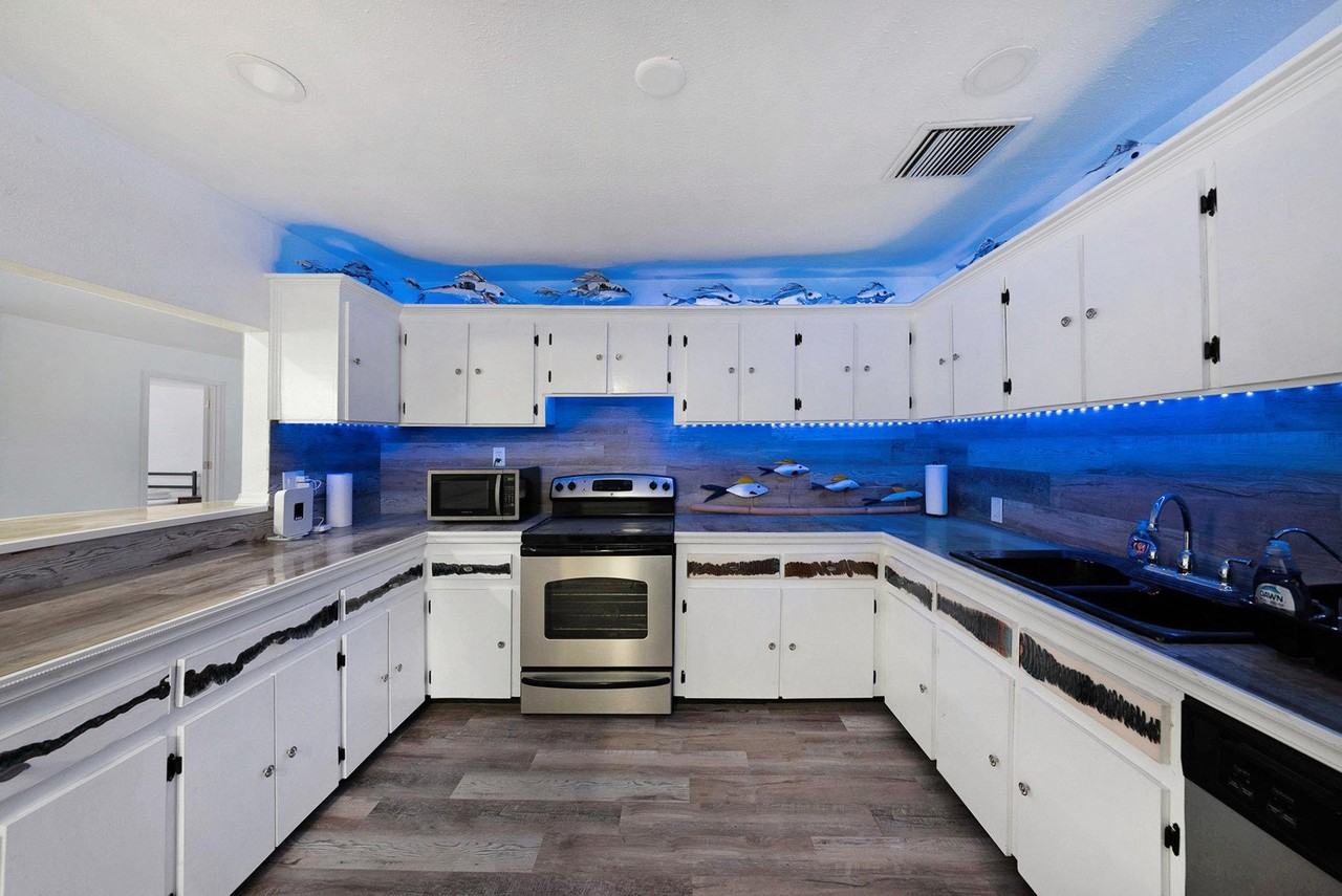 71st Avenue North - Photo 2 of 10