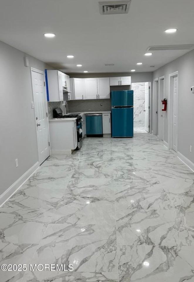 105 Floyd Ln - Photo 3 of 17