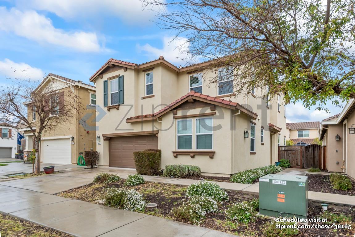 2425 Middlebury Dr - Photo 2 of 40