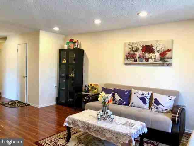 262 Hampshire Dr - Photo 3 of 27