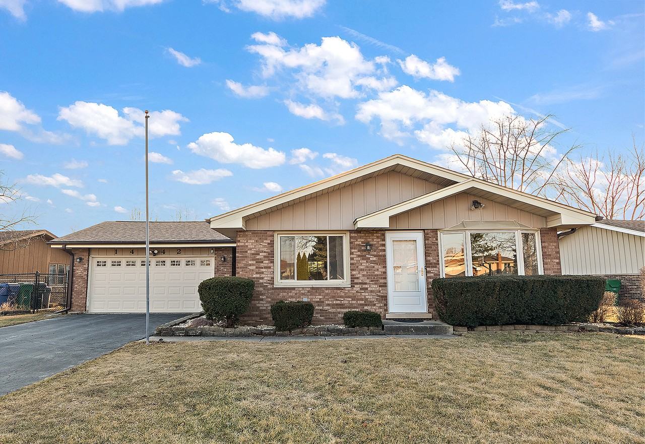 14742 S Arboretum Dr - Photo 2 of 23