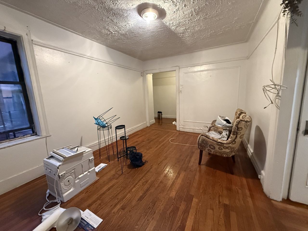 1521 Beach Ave - Photo 2 of 9
