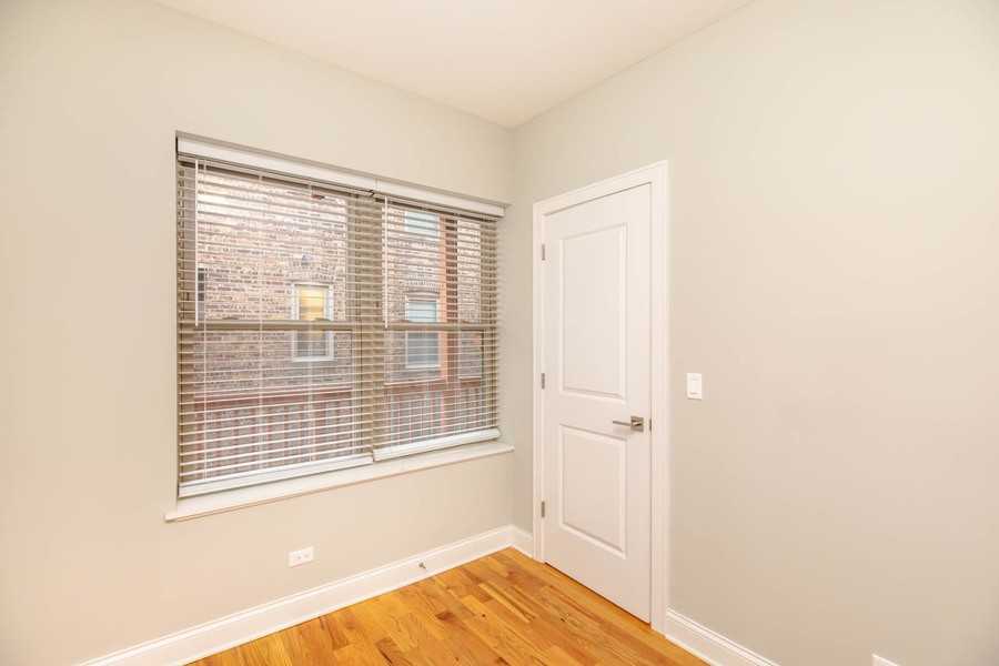 637 E 49th St #3 - Photo 3 of 9