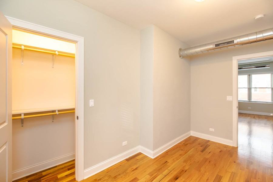 637 E 49th St #3 - Photo 4 of 9